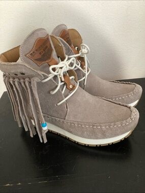 EL Vaquero Gray Sneaker Boots New size 7
